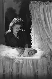 La Reine D Angleterre En Photos Les Annees 1940 D Elizabeth Ii Reine D Angleterre Elizabeth Ii Royaute Britannique