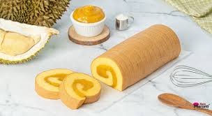 Bolu gulung durian lembut dengan isian krim durian yang creamy