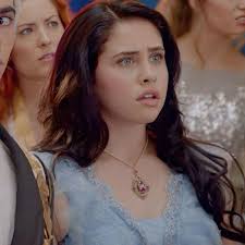 La manera en la que Disney nos quería hacer creer que ella no era atractiva  -ᗪᗩᑎ