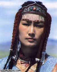 Hair on top of the scalp is grown long and is often braided, while the front portion of the head is shaved. Mongolian Clothes Asia Finest Discussion Forum Mongolian Traditional Clothes Mongolia Mongolia Beauty Around The World People Of The World
