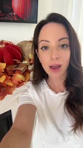 Mantel decor for fall #mantle #fallmantle #mantledecor #autumnmandle  #framedtv #homedecor #falldecor #homegoods #homesense #marshalls  #marthastewartpumpkins