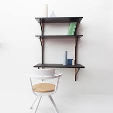 Les étagères déco habillent les murs de vos chaque pièce : Etagere Murale Kaari Avec Bureau Par Artek