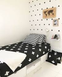 Pada kamar tidur sempit, terdapat kelebihan yang tak dimiliki kamar tidur ukuran besar, yakni lebih mudah dalam hal pembersihan. 130 Ide Dekorasi Kamar Tidur Terbaik Kamar Tidur Dekorasi Kamar Tidur Dekorasi Kamar