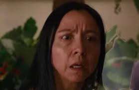 Can we talk about how brave this woman is for knowing what Edward is and  still snapping at him and calling him a demon?😂