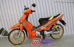 Warna striping baru honda supra x 125 modifikasi honda supra x 125 warna cendol dawet atau ijo stabilo warna hijau di motor supra yang asli dari pabrikan bisa dibilang tidak ada gans jadi bagi brosis yang. Modifikasi Supra X125 2006 Pekanbaru Bukti Kompak Duo Modifstylerz Jurus Pemikat Di Jalur Motocontez