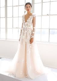 Marchesa Var Sommer 2017 Foto Getty Images Wedding Dresses Wedding Dress Long Sleeve Marchesa Bridal