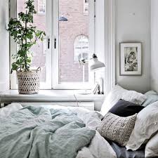 Don't listen to that voice in your head telling you how little the key to making a room feel warm is to avoid bare, cold walls wherever possible. How To Create A Cozy Bedroom Apartment Therapy