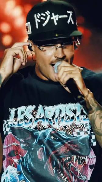 Oggi spacchettiamo un drop pazzesco 📦🔥 Les Artists limited edition è  finalmente disponibile in store. Le t-shirt protagoniste del tour estivo di  Geolier arrivano anche da noi, in quantità limitata. Acquistale ora