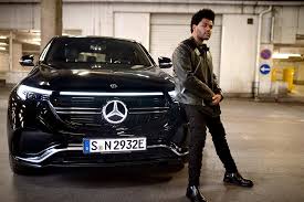 Publicite Mercedes Eqc Du Passe Au Present Avec The Weeknd Miss 280ch