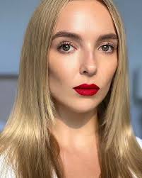 Red lip looks 😍 . . . #jodiecomer #jodiecomerfans #comerjodie  #jodiecomerweloveyou #jodiecomerfanpage #villanelle #jodiecomerweloveyou  #jodiecomerlove #killingeve #jodiecomervillanelle