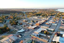 Lake eufaula, oklahoma's largest lake, is located in southeastern oklahoma near the city of eufaula. Eufaula Oklahoma Wikipedia