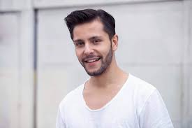 Model dan gaya rambut untuk tahun 2014 ini pun berbeda dengan tahun sebelumnya. Jangan Ngaku Kekinian Kalo Nggak Tau 6 Model Rambut Ini Info Bekasi