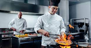 2 ans pour préparer le cap cuisine, éventuellement complété par une mc cuisinier en desserts de restaurant ou art de la cuisine allégée (1 an) ou, après 2 ans d'expérience. Comment Travaille Un Cuisinier Quelle Est Sa Journee Type