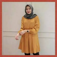Model batik wanita muslim yang banyak beredar di pasaran adalah model atasan yang memadukan warna polos dengan lengan panjang yang modis. Lengan Baju Wanita