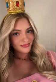 Ella (@ellakatevturner)