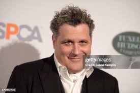 Honoree Linda Lloyd Lambert and fashion designer Issac Mizrahi... News  Photo