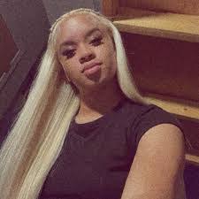 Tracy Few's Instagram, Twitter & Facebook