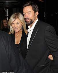 His Leading Ladies Hugh Jackman Is Flanked By Wife Deborra Lee Furness And Amanda Seyfried At Les Miserables Dinner Hugh Jackman Wife Hugh Jackman Famous Couples