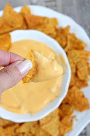 Wie Im Kino Nachos Und Eine Warme Leicht Scharfe Kasesosse Gehort Zum Kinobesuch Dazu Aber Auch Daheim Auf Der C Rezepte Thermomix Rezepte Tacos Rezept