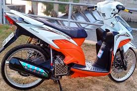 Modifikasi Honda Vario 125 Airbrush Putih Honda Airbrush Motor