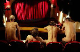Nackttheater in Paris verzückt Nudisten