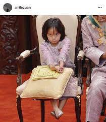 Nazira.in is a first website in nazira. The Reporter Comel Ym Raja Nazira Safya Ni Credit Facebook
