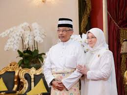 On 21 january 2020, tengku hassanal, along with his brother, tengku amir nasser ibrahim, was conferred the rank of second lieutenant while tengku amir was conferred the rank of upcoming birthday. Kenali Wajah Wajah Raja Permaisuri Agong Pertama Hingga Yang Terkini Nona