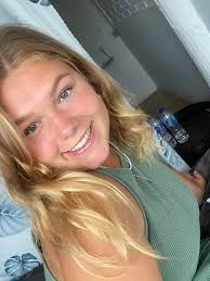 Emily (available) loving the sunshine. Bio in the comments. Please send  applications to rb12489@icloud.com