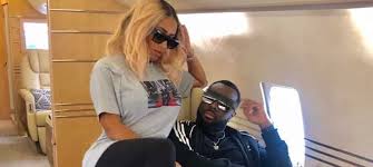 Tous qui voulez voir maitre gims sans lunette voila ! En Vigueur Souvenir Prendre Un Bain Photo De Maitre Gims Sans Lunette Banane Maintenir Morse