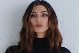 Tutti ormai danno per scontata la seconda gravidanza della showgirl, ma adesso è. Belen Rodriguez E Incinta E Confessa Percio Mi Sono Chiusa Nel Silenzio
