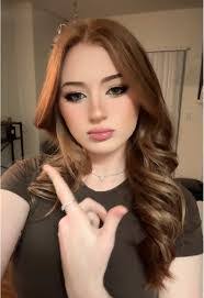 Mia Short's Instagram, Twitter & Facebook