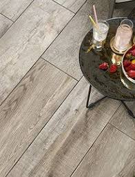 Platten Holzoptik Authentischer Look Jonastone Onlineshop Travertin Fliesen Badfliesen Holzoptik Terrassenfliesen