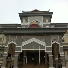 2) mahkamah negeri terdiri daripada mahkamah syariah dan mahkamah adat. Mahkamah Syariah Melaka