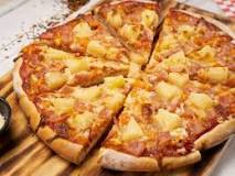 What is on a Pizza Hut Hawaiian pizza?