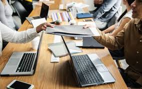 Pluralul cuvântului este servicii, cu forma articulată de plural serviciile. Concursul Pentru Angajarea Cadrelor Didactice Pe Cele 500 De Posturi AnunÈ›ate De Guvern Va Consta Intr O ProbÄƒ ScrisÄƒ Se Va Da In È™coalÄƒ Cu Subiecte Concepute Corectate È™i Notate In È™coalÄƒ Normele