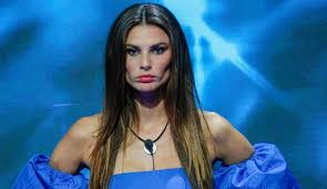 La prima finalista del grande fratello vip sconvolta nella giornata di oggi per la tragica notizia della scomparsa del fratello minore lucas, 27 anni, a causa di un incidente stradale. Q8a6pcpkyue51m