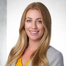 Annie Toth's Instagram, Twitter & Facebook