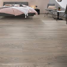 Laminate Flooring Contemporary Collection Bradford Oak In 2020 Feminine Wohnzimmer Laminat Eiche