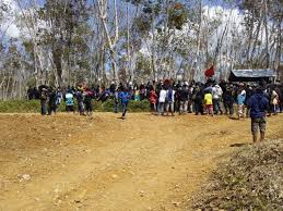 Lembaga ini sangat berperan dalam penegakan hukum. Warga Kajang Hadang Alat Berat Pt Lonsum Di Bulukumba Ada Apa Mongabay Co Id