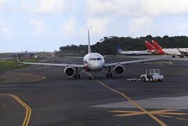 Multi porta do detector de metais da arcada das zonas com 6 zonas da inspeção. Aeroporto Disponibiliza Nova Area De Embarque A Partir Desta Quinta