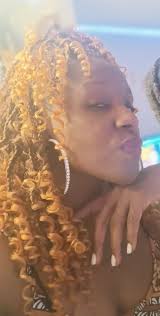 Hi ladies 💕 I'm new to the group! I'm 25 years old & i have 3 babies (2  girls; almost 8 & 2 and 1 boy who is almost 5 months). I