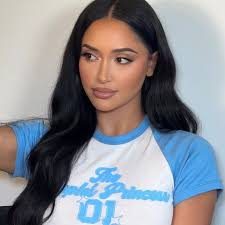 Leah (@leahkateb) • Instagram photos and videos