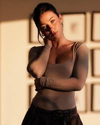 Leslie Golden - Free pics, galleries & more at Babepedia