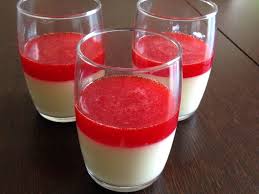 Mousse Au Chocolat Blanc Au Coulis De Fraises Marmite Du Monde En 2020 Mousse Chocolat Blanc Mousse Au Chocolat Chocolat Blanc