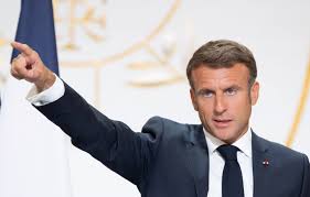 Comment Emmanuel Macron entend garder la main face aux ambitions pour 2027