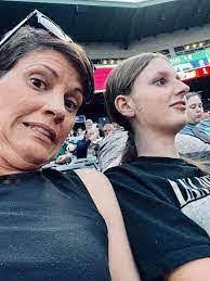 Susan Feasel's Instagram, Twitter & Facebook