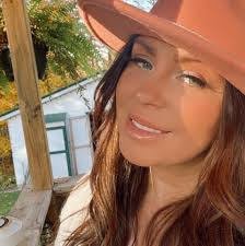 Kristen Lacey's Instagram, Twitter & Facebook