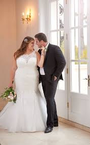 But let's look at everything you need to know about this dress before you make your purchase. Plus Size Mermaid Wedding Dress Stella York Wedding Gowns