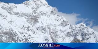 China, puncak himalaya puncak himalaya yang berselimut salju puncak himalaya terletak di perbatasan antara negara china dan nepal, memiliki. Inilah Gunung Gunung Di Dunia Yang Belum Ditaklukkan Manusia Halaman All Kompas Com