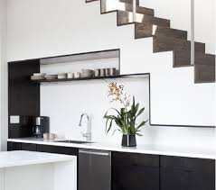 Designer rumah umumnya ruang kosong di bawah tangga. 12 Inspirasi Dapur Bawah Tangga Yang Minimalis Untuk Rumah Kecil Rumah123 Com
